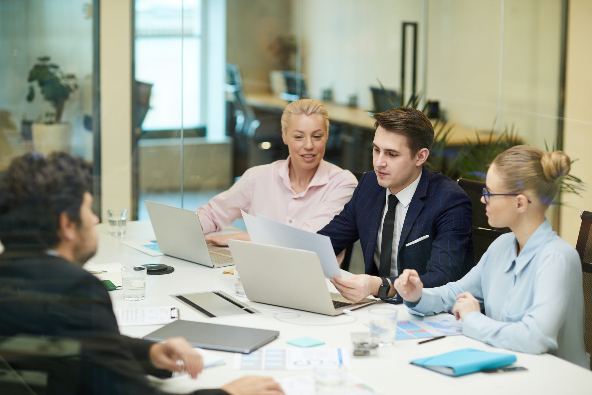 business-meeting-at-office
